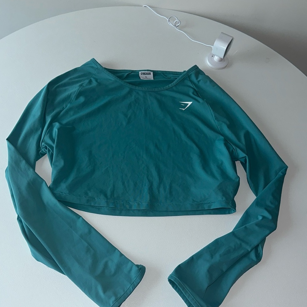 Gym shark cropped long sleeve shirt